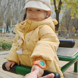 美女主动和我握手